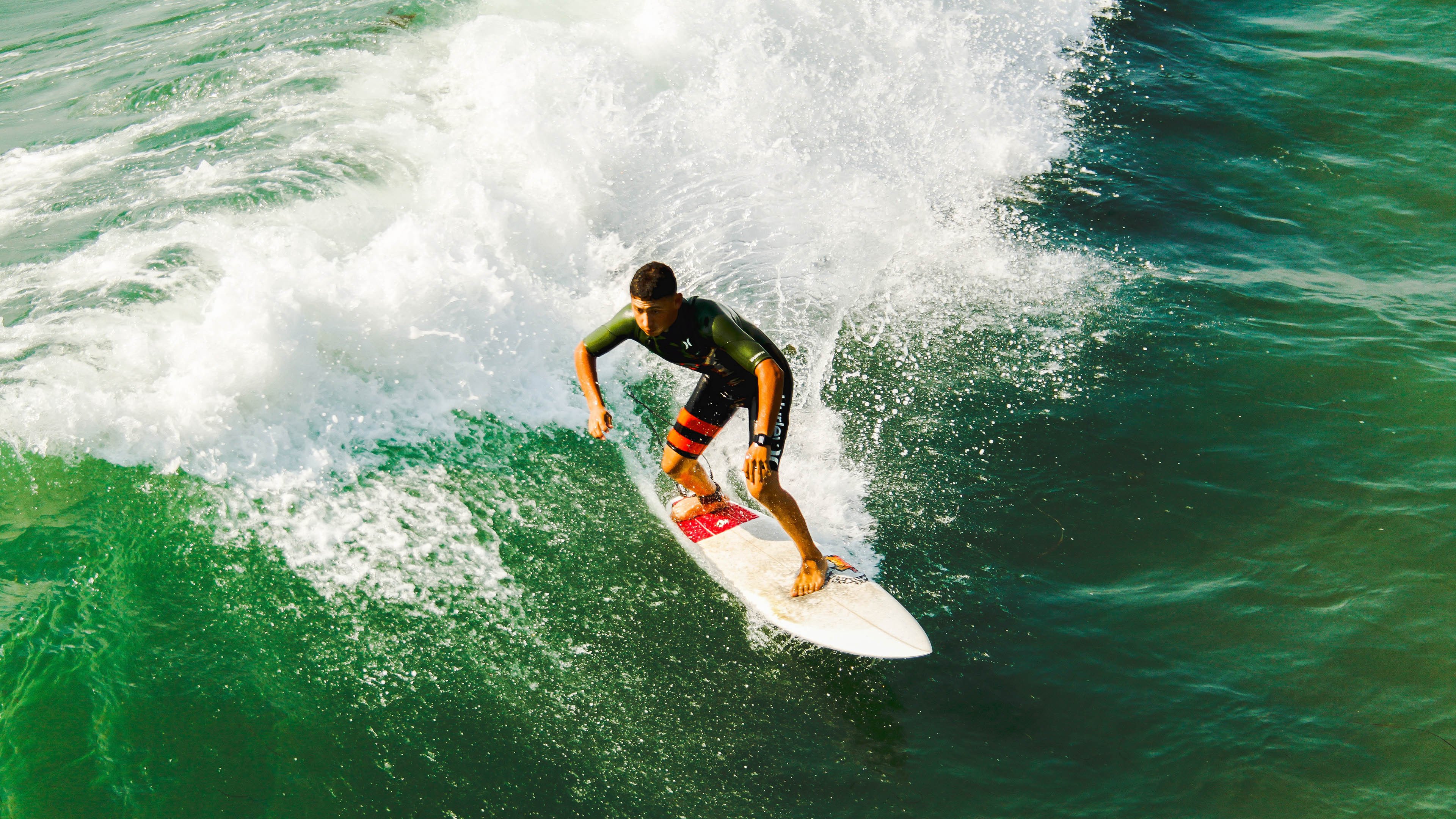 九游娱乐官网-2014年西部决赛第七场:勇士在客场对阵马刺,库里砍下25分,关键时刻投中决定胜负的三分,带队晋级。