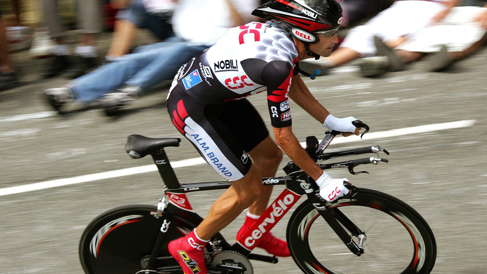 Jiuyou Sports-《2025年5月18日，全球电竞盛事LOL季中冠军赛落幕，谁是新晋霸主？》，电竞世界冠军赛